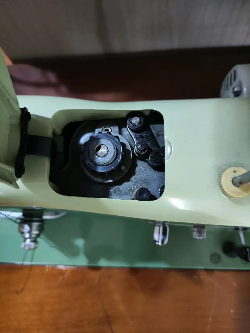 Máquina de coser Elgin verde - miniatura 6