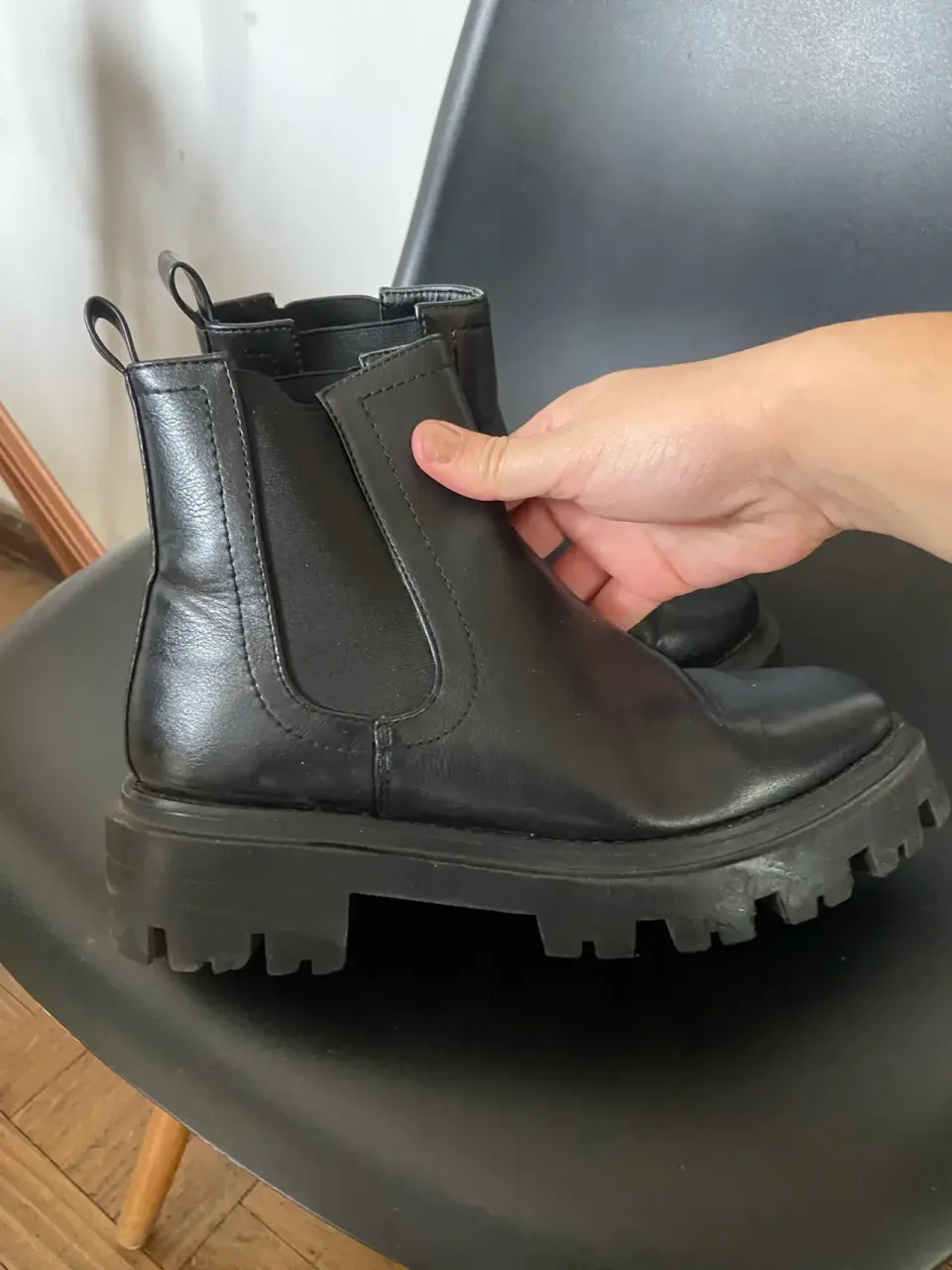 Botines negros de cuero - miniatura 2