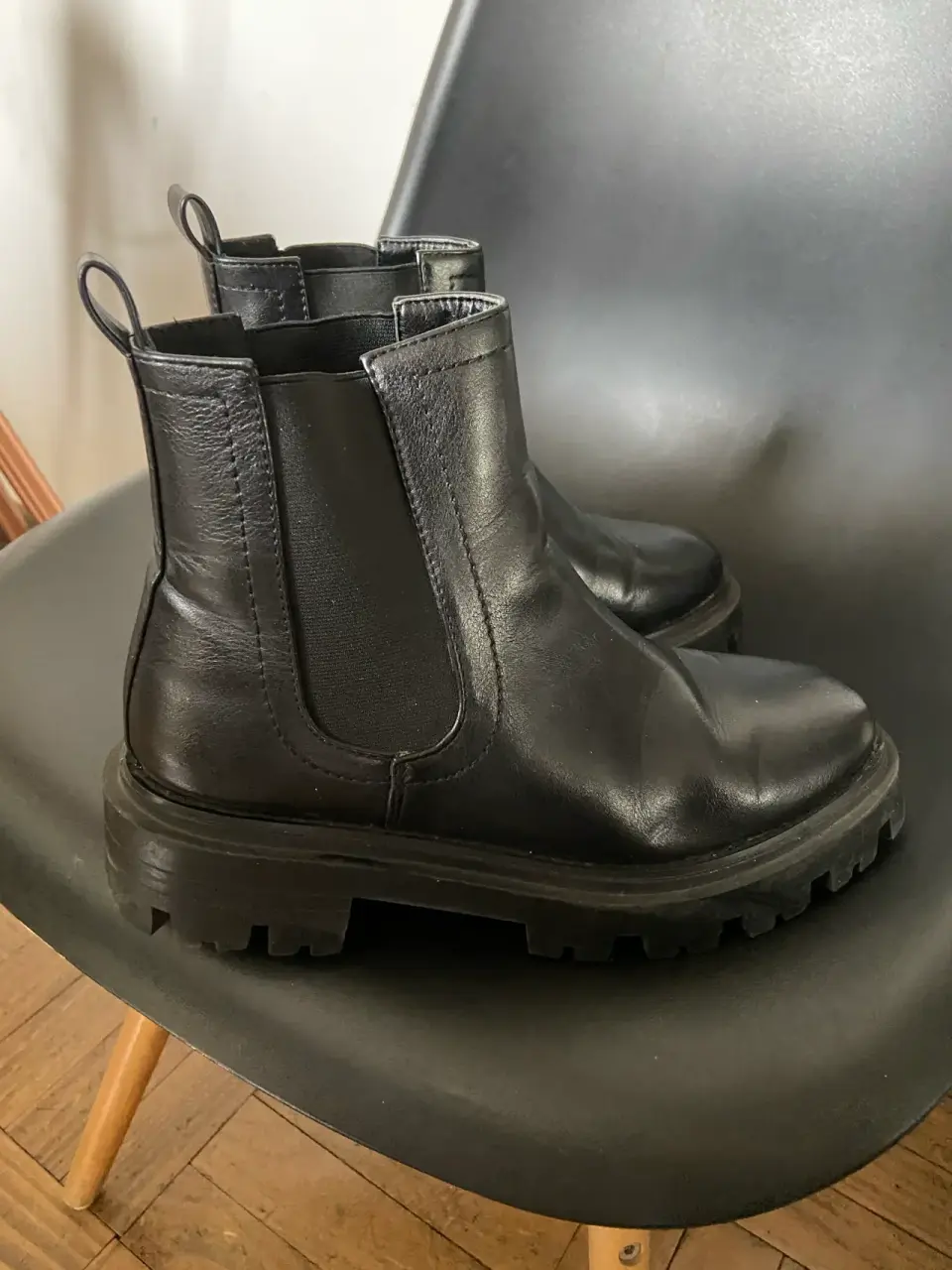Botines negros de cuero - miniatura 4