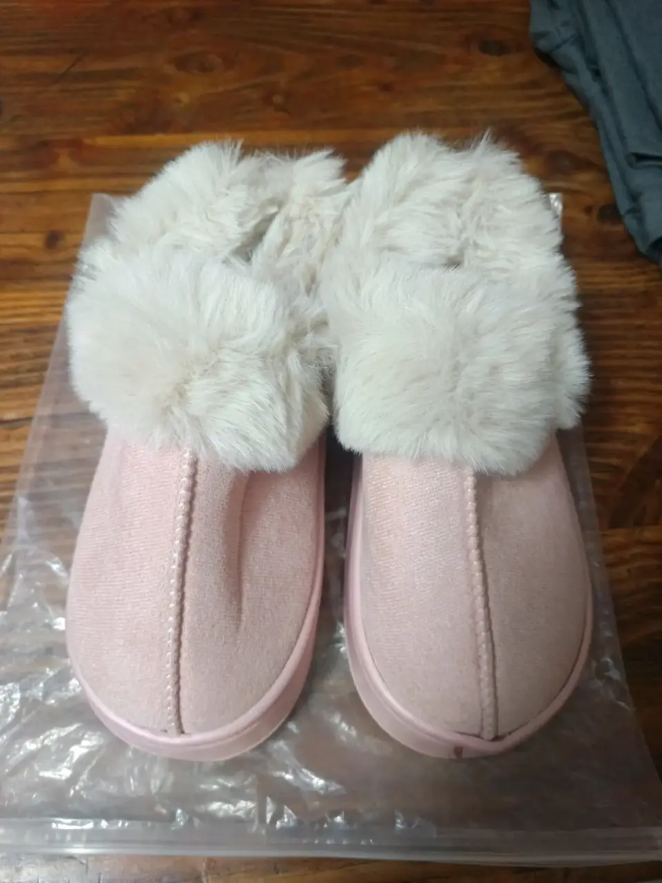 Pantuflas rosadas de felpa - miniatura 1