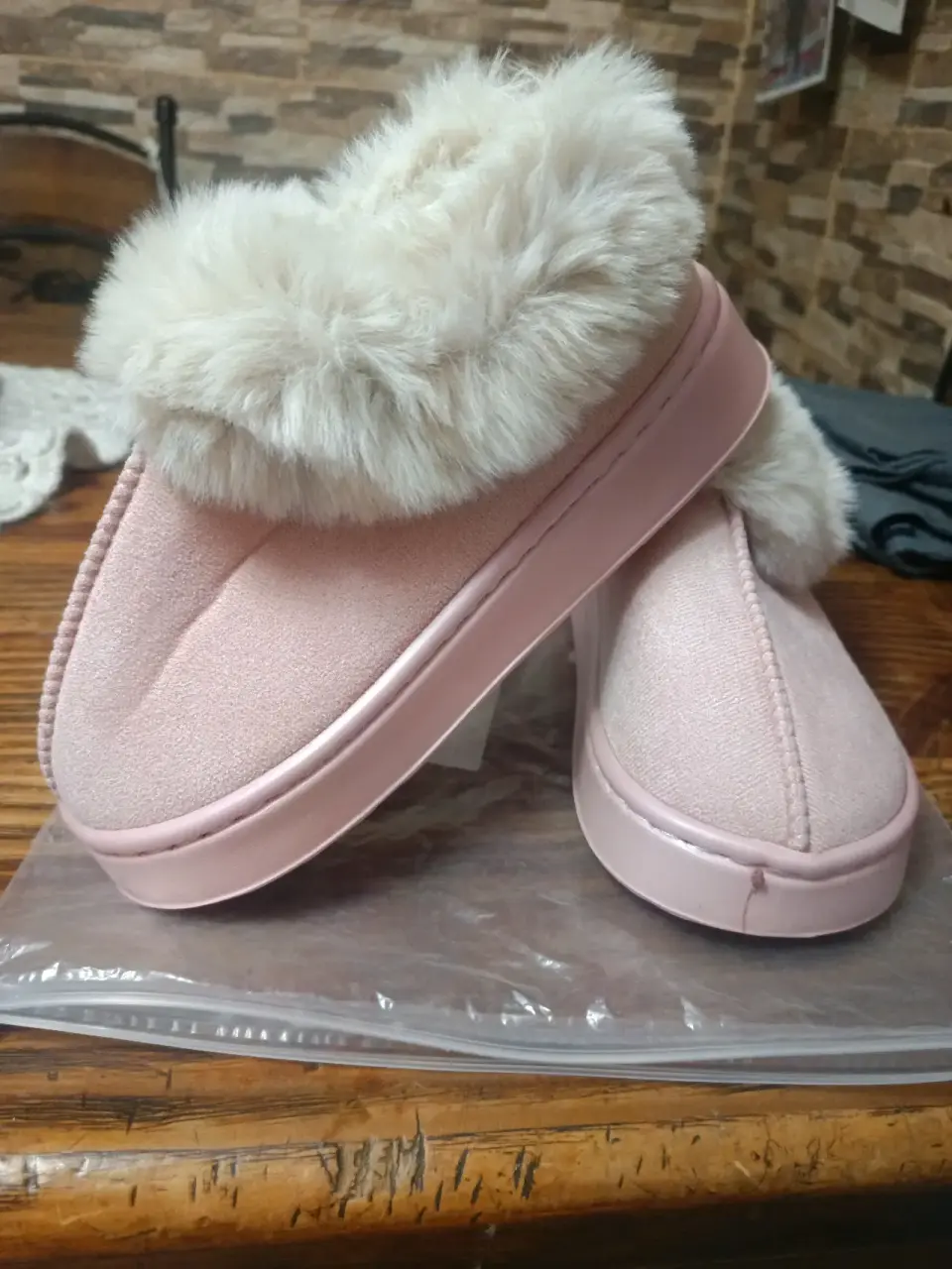 Pantuflas rosadas de felpa - miniatura 2