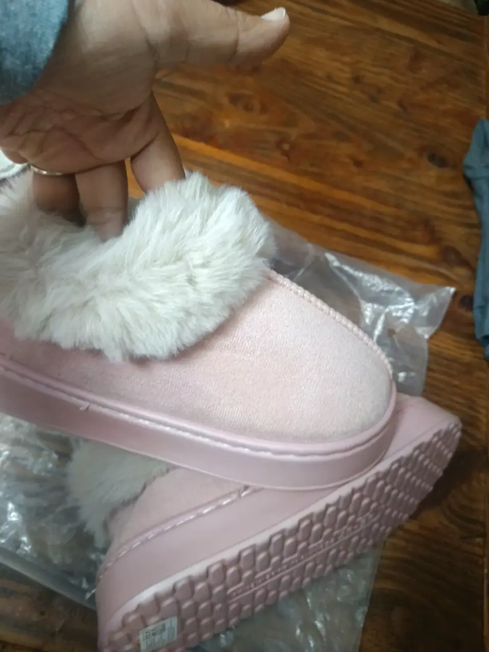 Pantuflas rosadas de felpa - miniatura 4