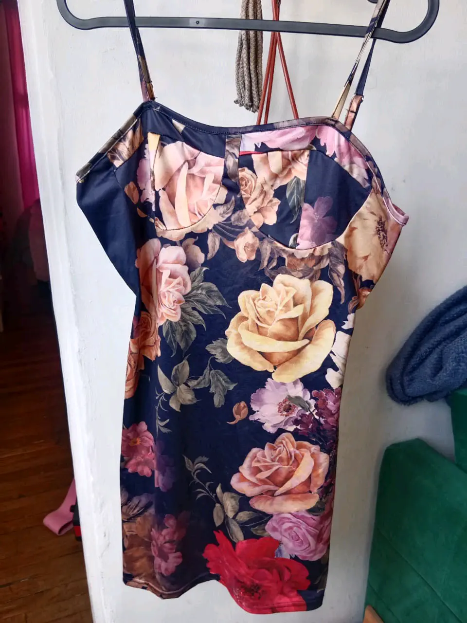 Vestido floral de tirantes - miniatura 1