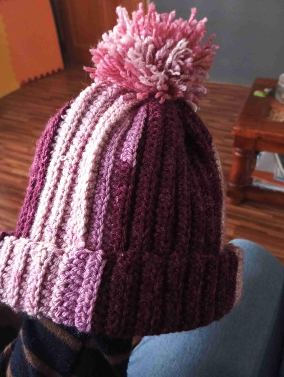 Gorro tejido morado y rosado - miniatura 1