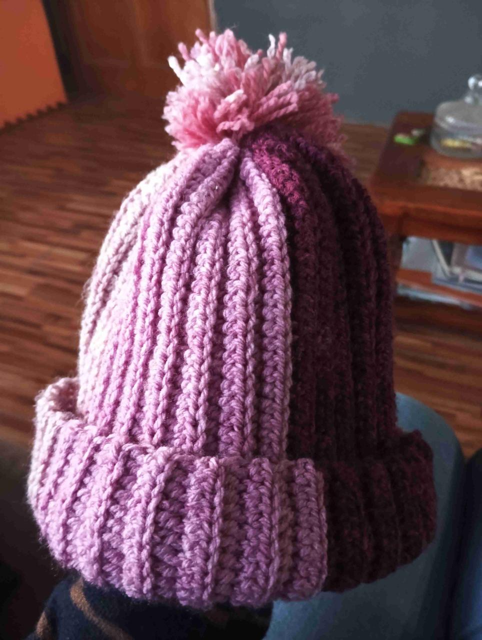 Gorro tejido morado y rosado - miniatura 2