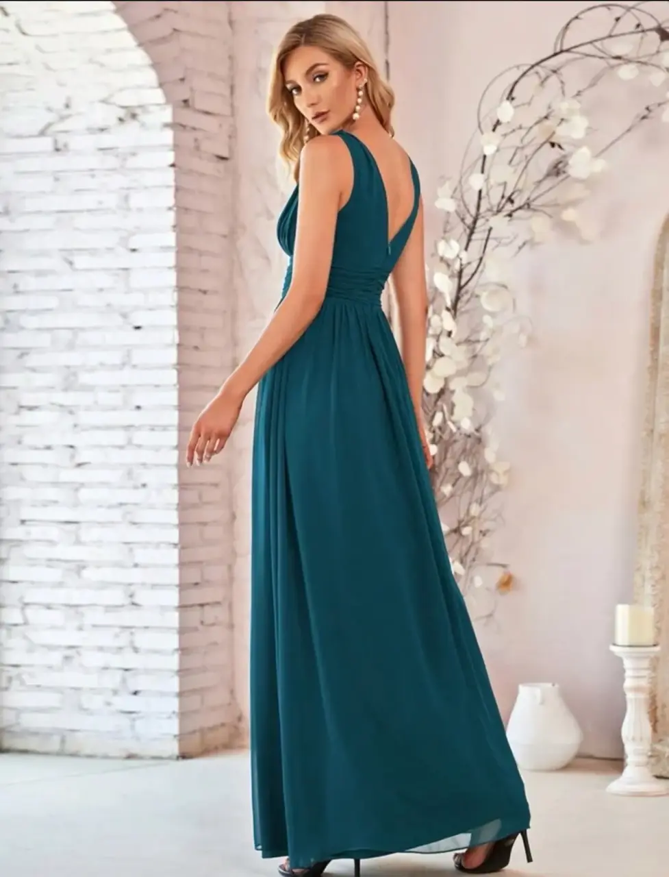 Vestido largo azul petróleo elegantemente - miniatura 2