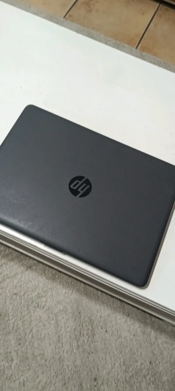 Notebook HP en buen estado - miniatura 1