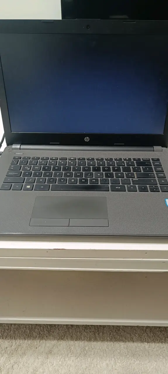 Notebook HP en buen estado - miniatura 2