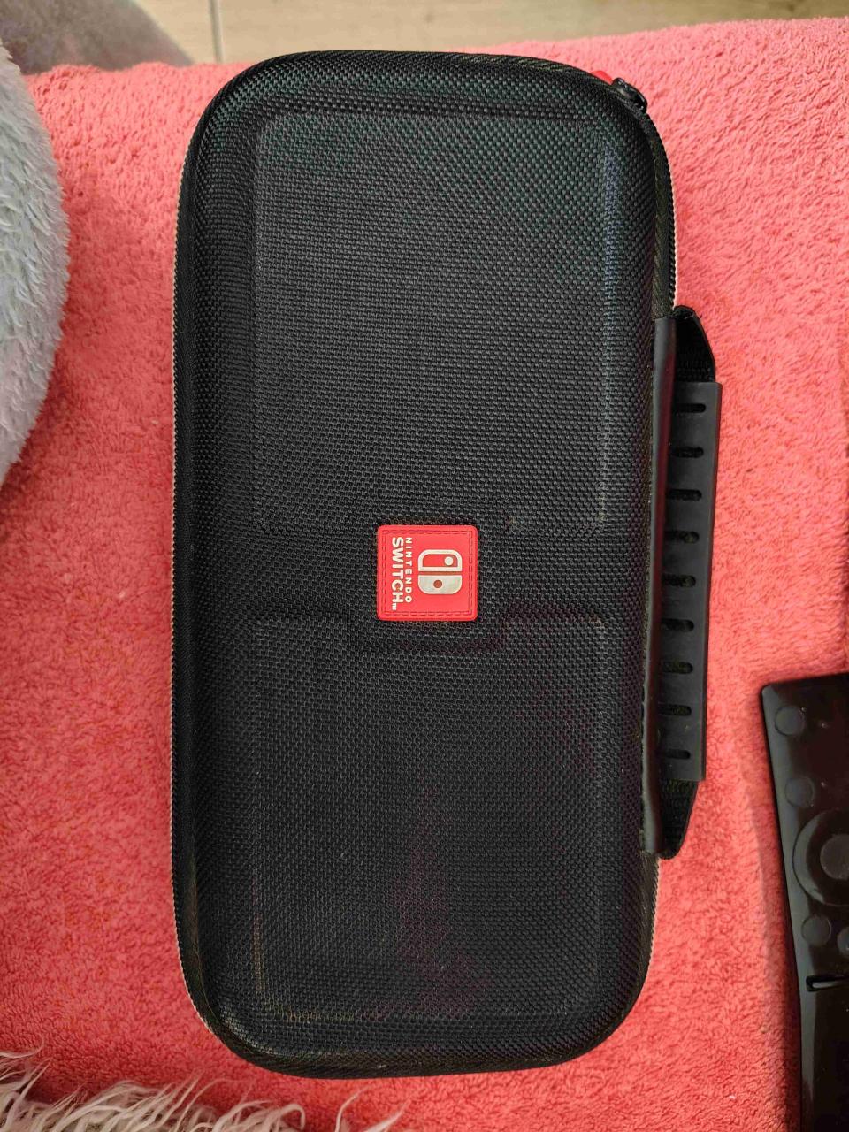 Funda negra para Nintendo Switch - miniatura 1