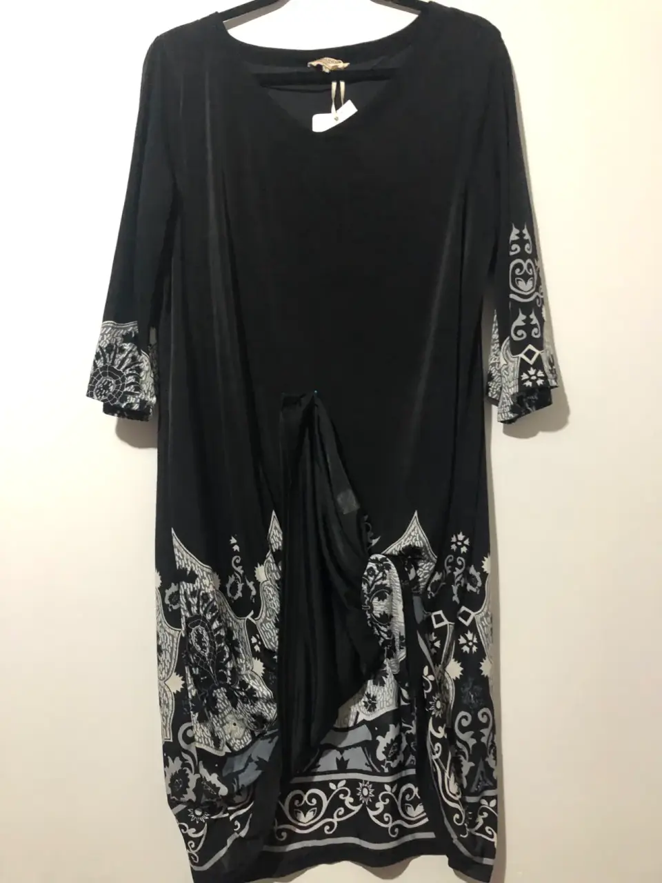 Vestido negro con estampado blanco - miniatura 1