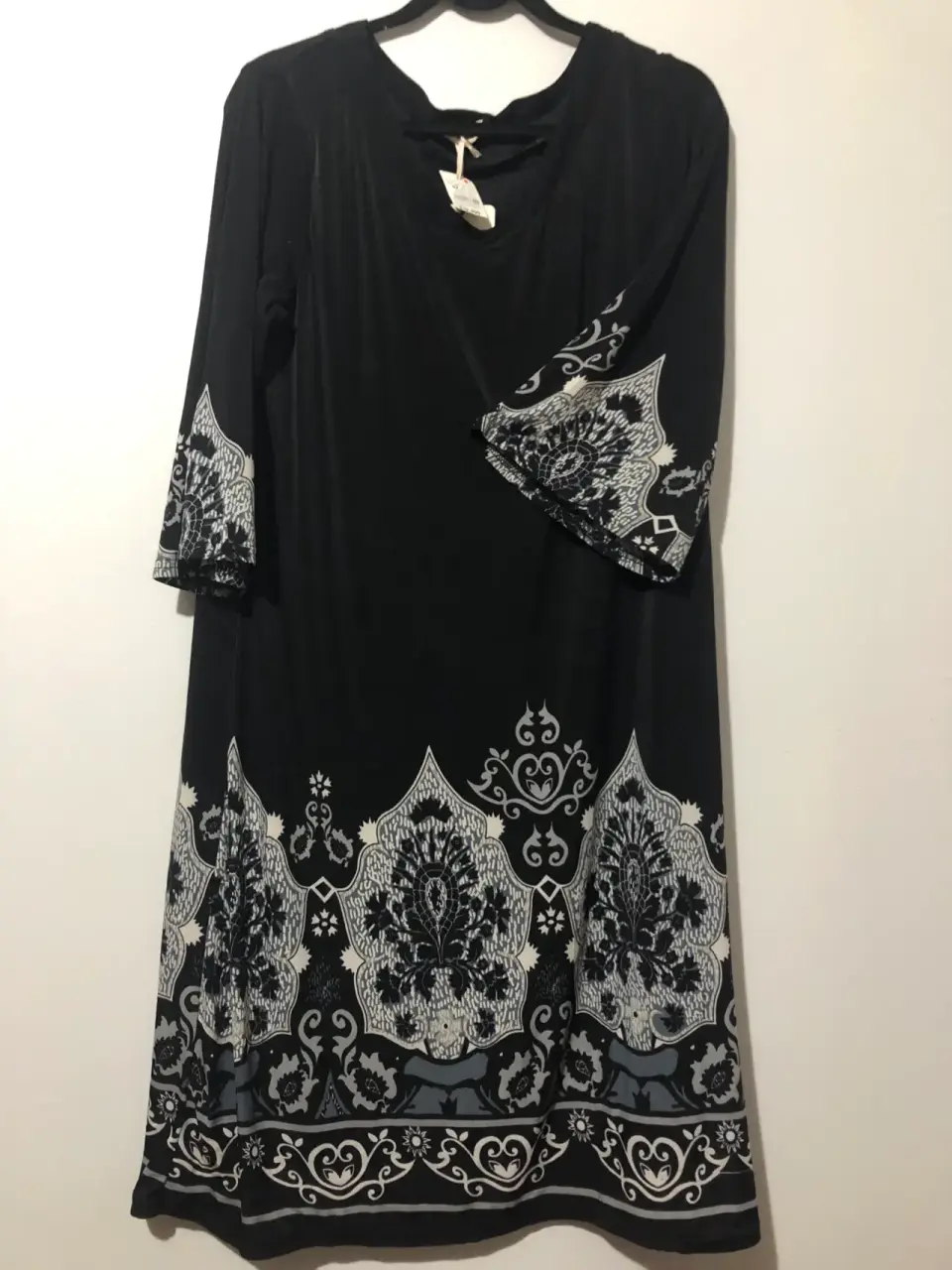 Vestido negro con estampado blanco - miniatura 3