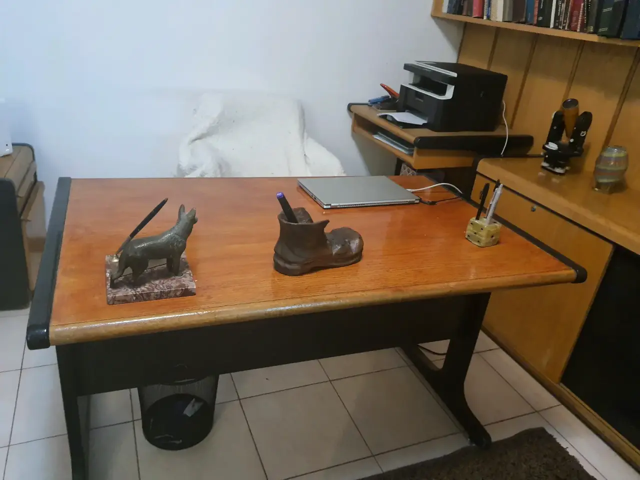Escritorio de madera clásico - miniatura 4