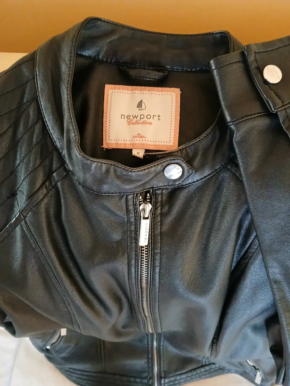 Chaqueta de cuero negra - miniatura 2