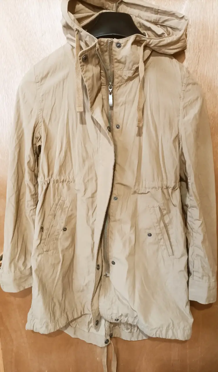 Parka tipo cortavientos beige con capucha - miniatura 1