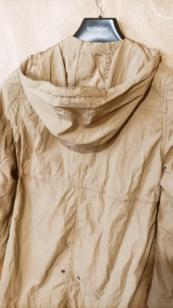 Parka tipo cortavientos beige con capucha - miniatura 4