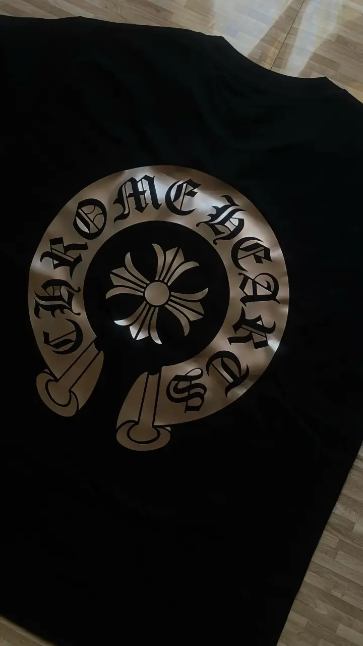 Polera Chrome Hearts negra con logos engomados - miniatura 3
