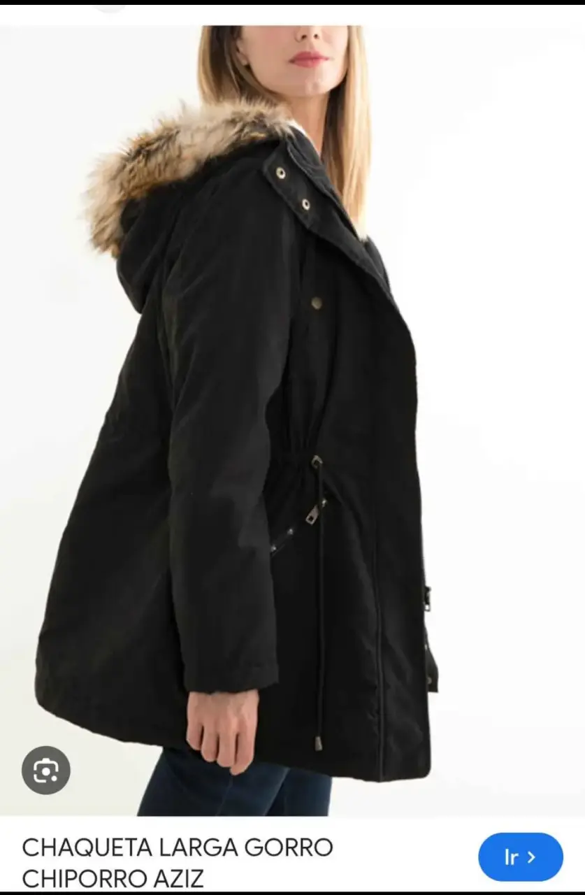 Chaqueta negra con capucha de chiporro