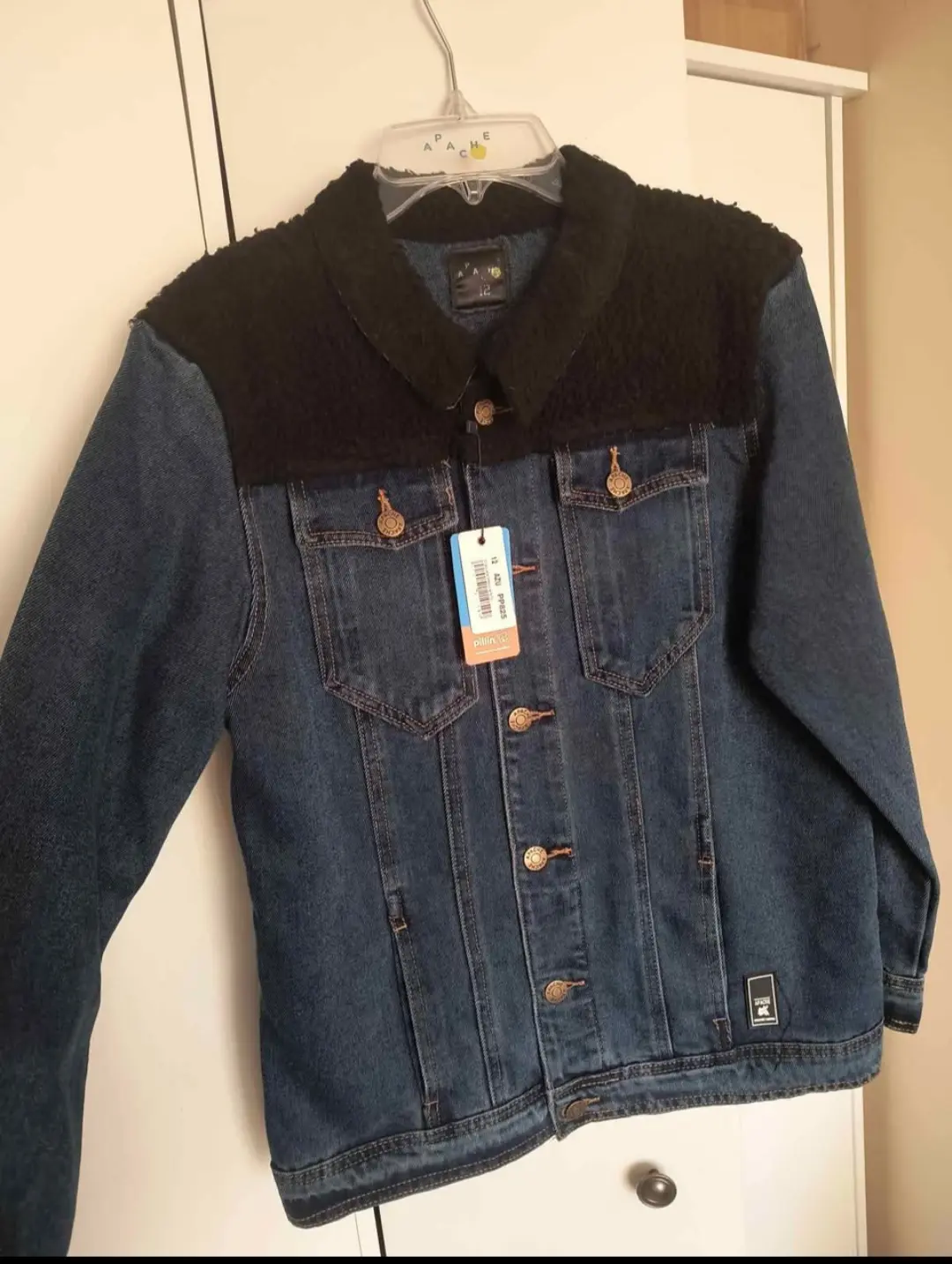 Chaqueta mezclilla azul con cuello negro