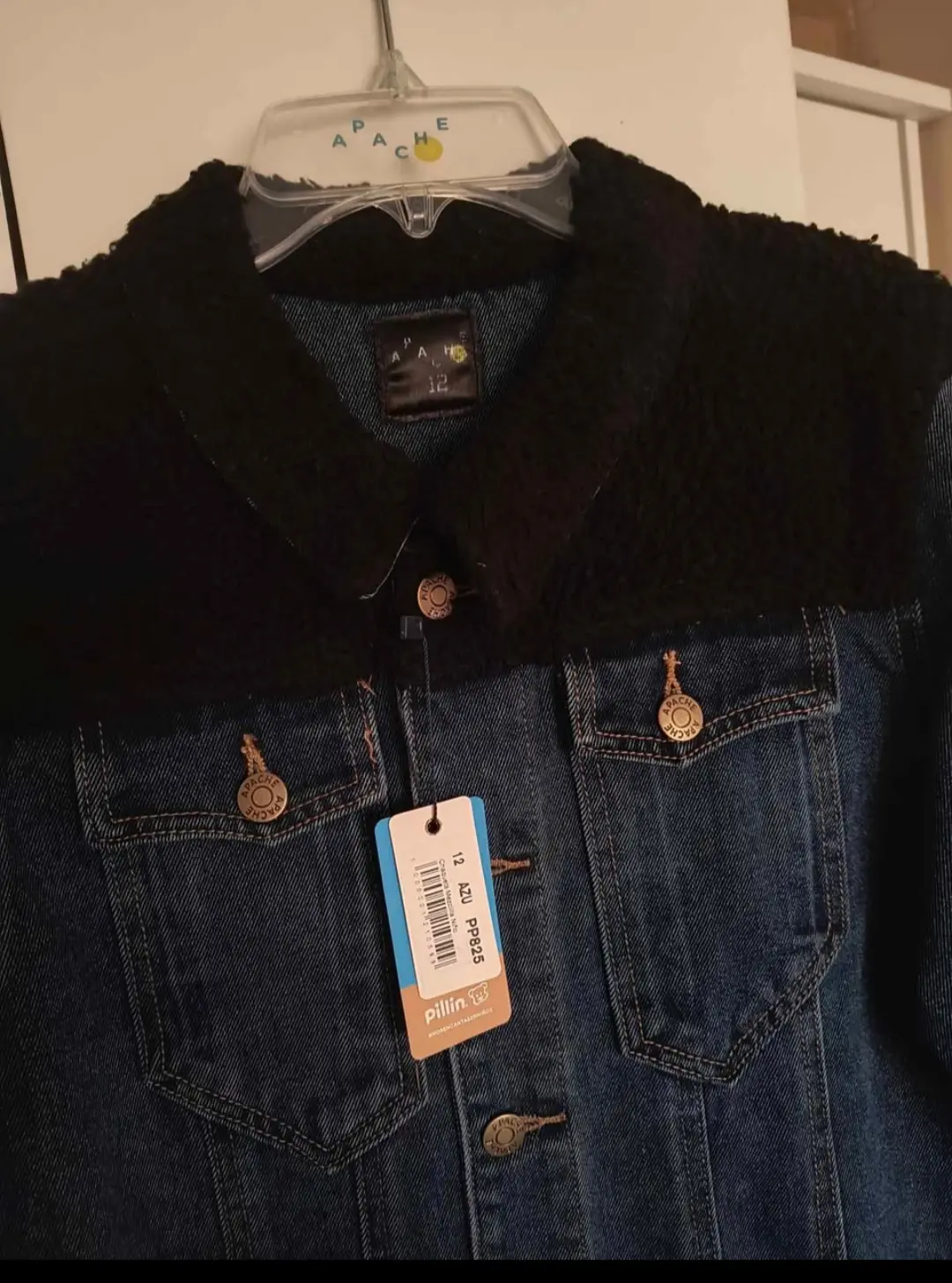 Chaqueta mezclilla azul con cuello negro - miniatura 2