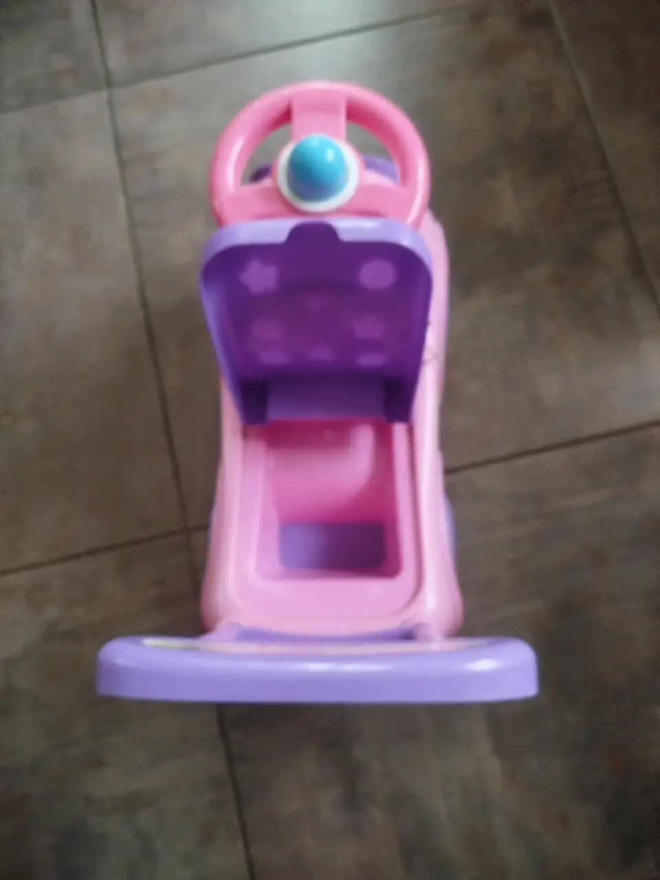 Auto de juguete rosa infantil - miniatura 2