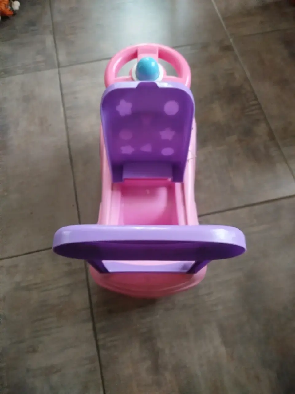 Auto de juguete rosa infantil - miniatura 3