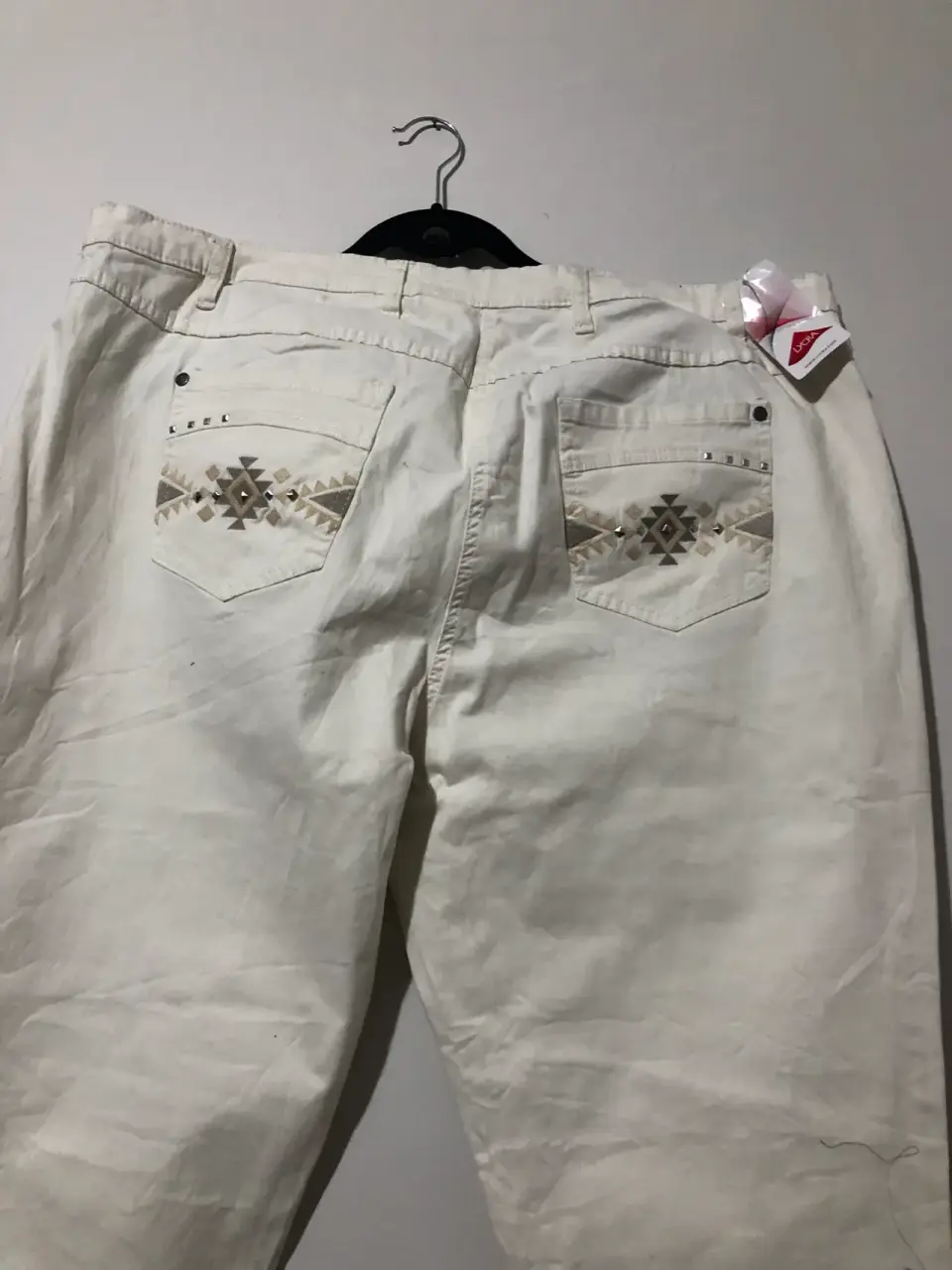 Pantalones blancos con diseño - miniatura 2