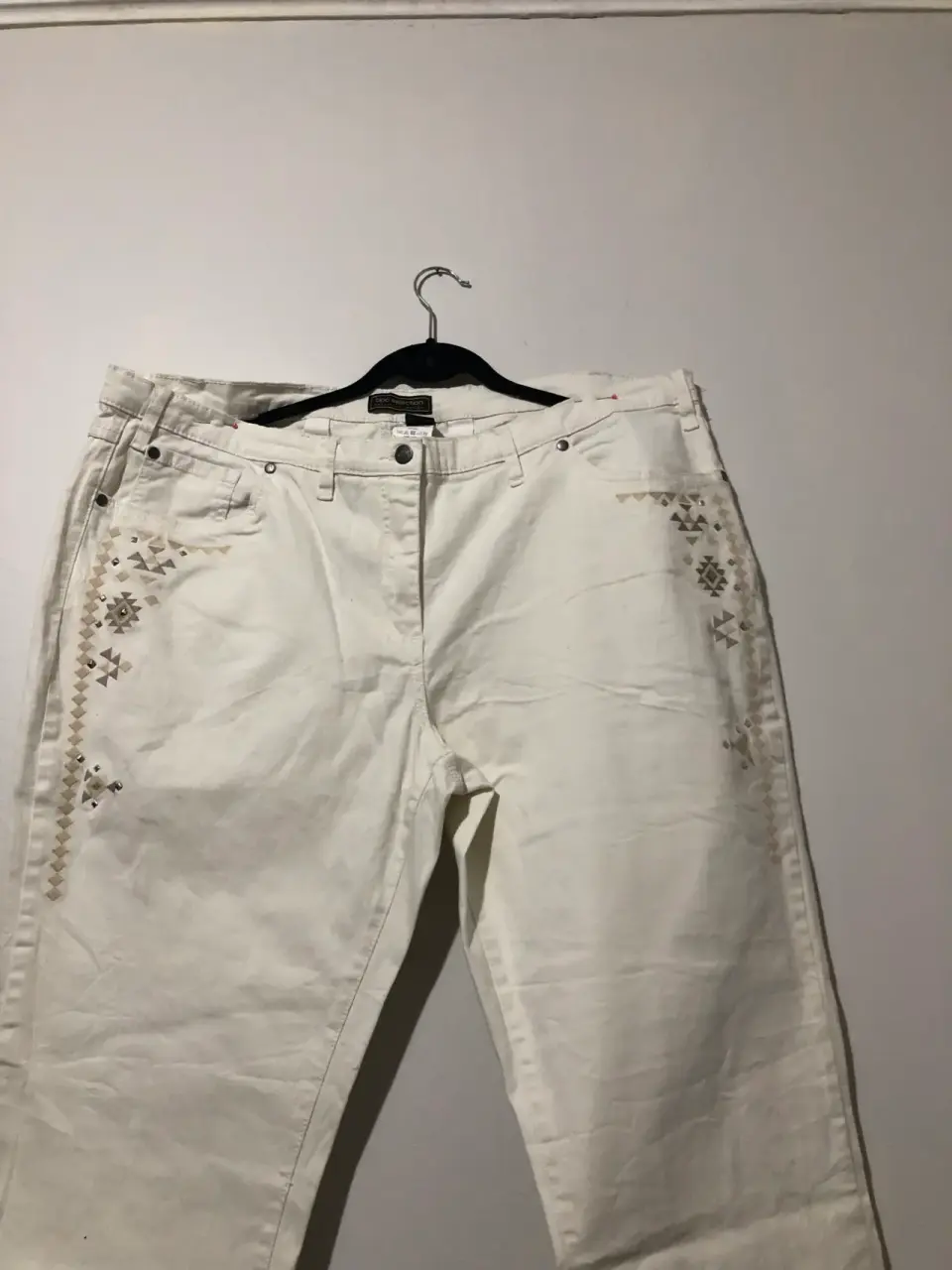Pantalones blancos con diseño - miniatura 3