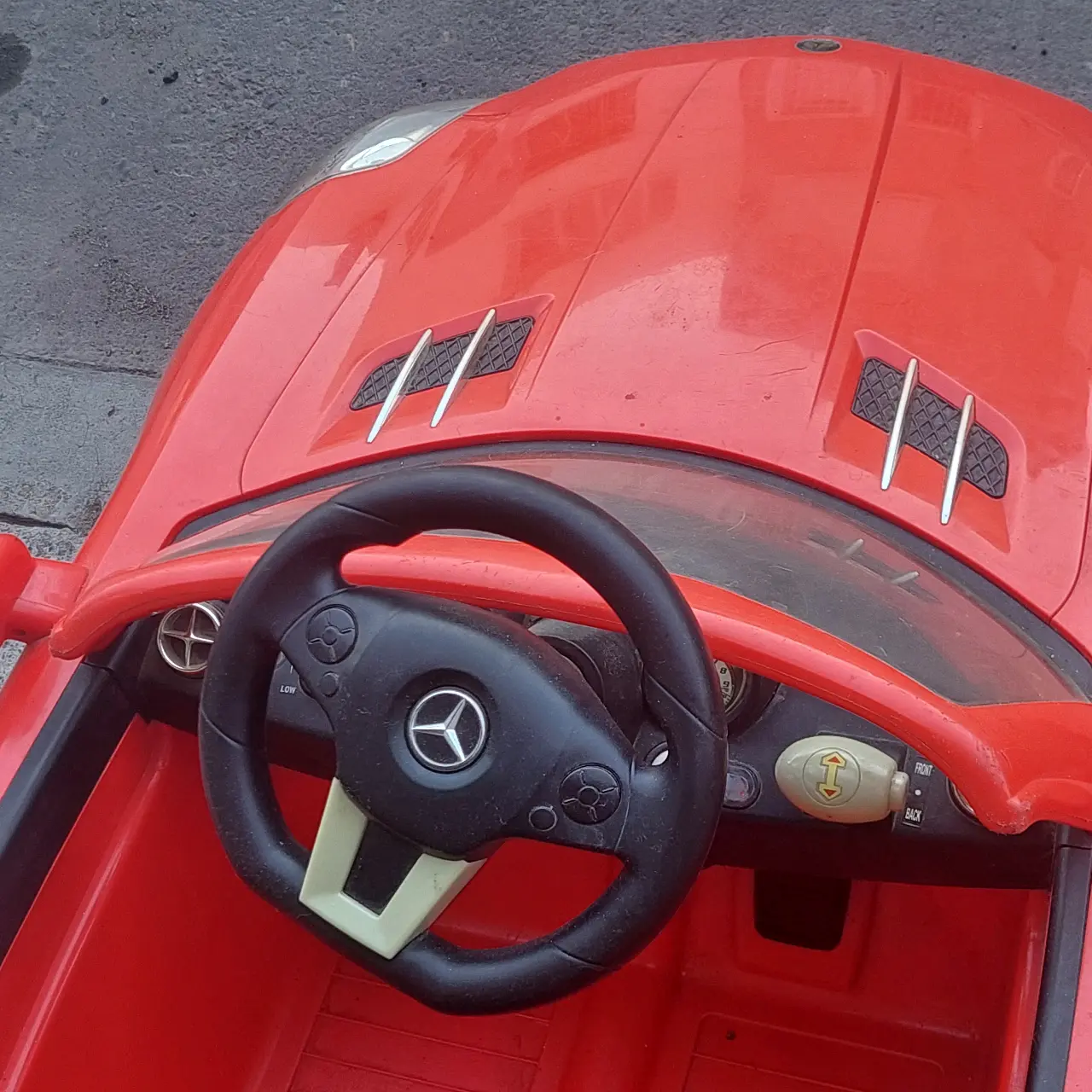 Auto a batería infantil rojo - miniatura 2
