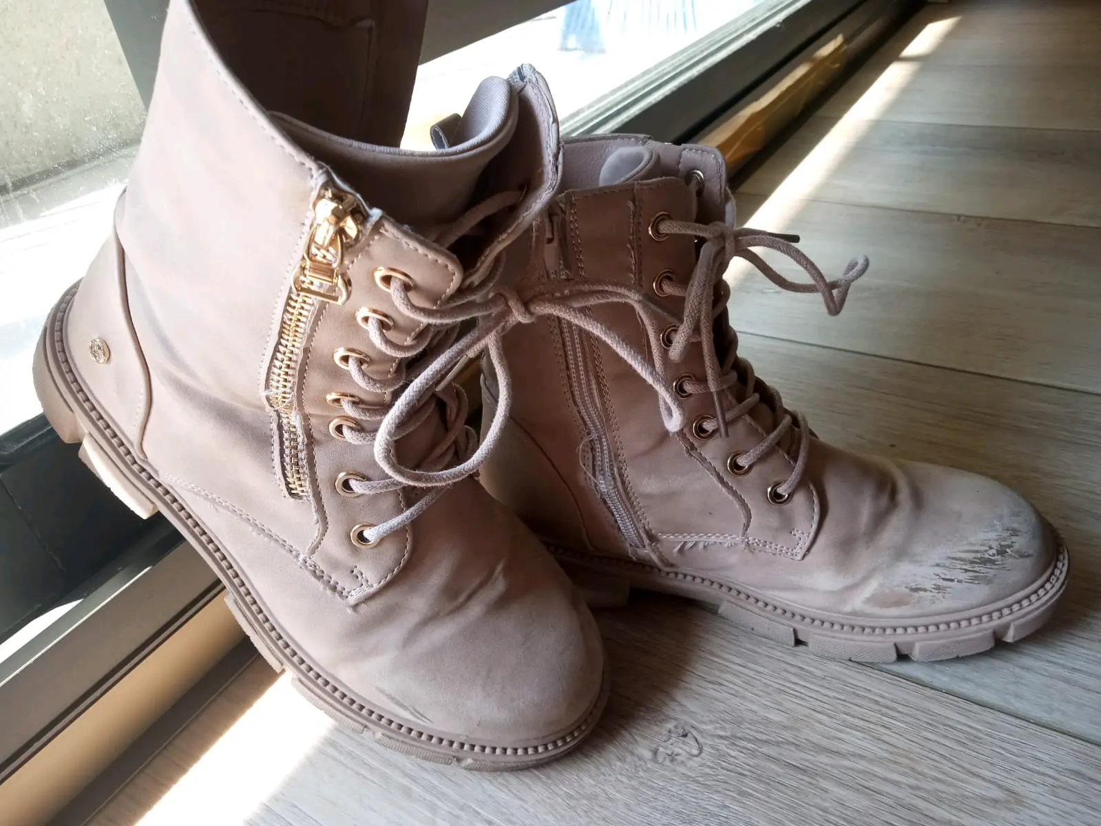 Botas beige con cordones - miniatura 2