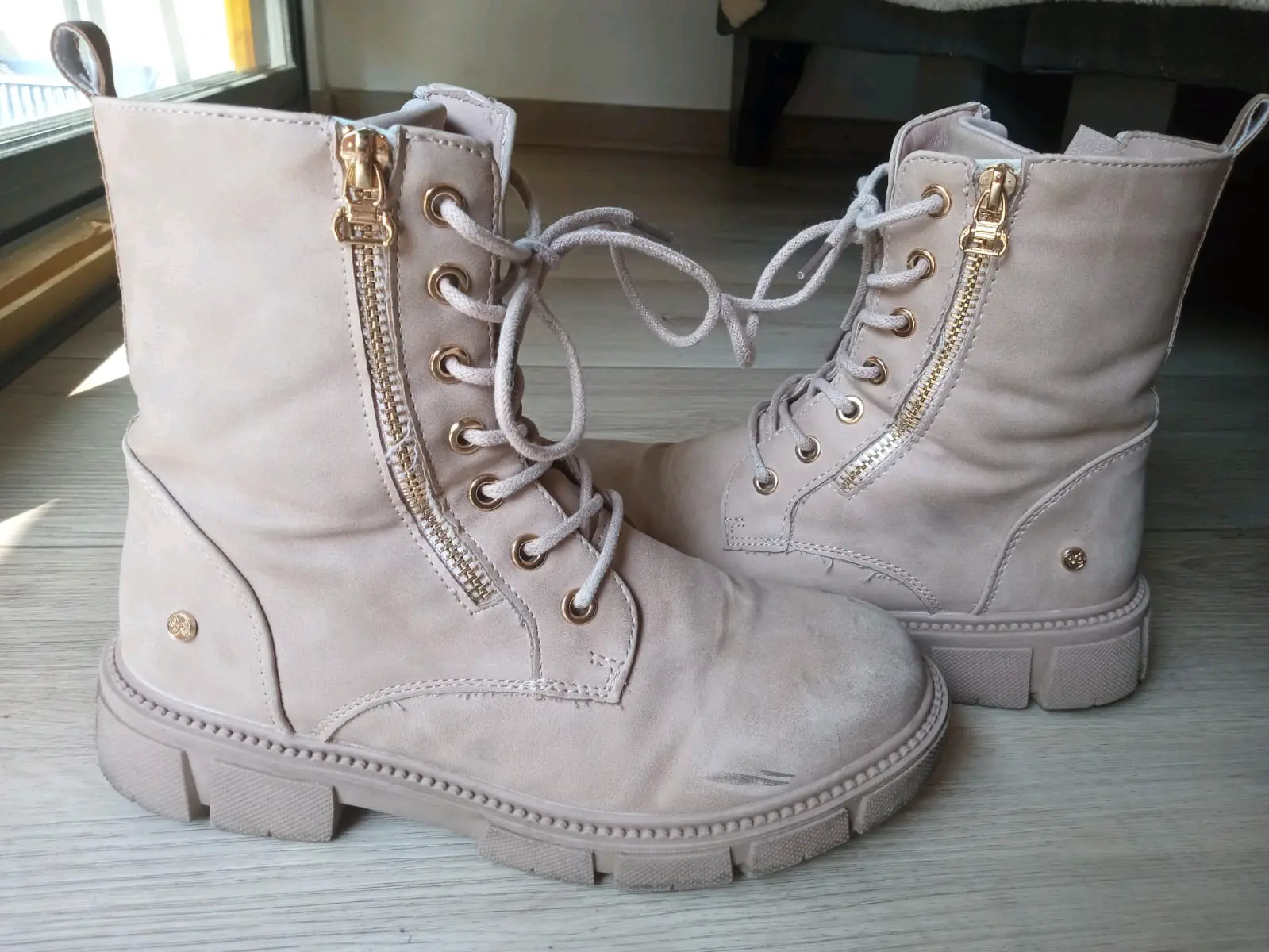 Botas beige con cordones - miniatura 3