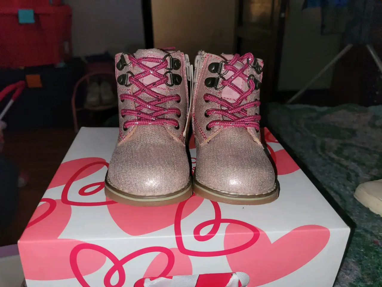 Zapatillas y ropa de niñas - miniatura 3