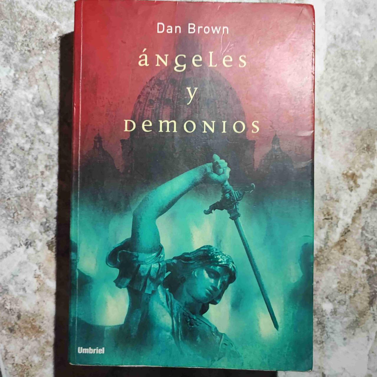Libro Ángeles y Demonios - Dan Brown