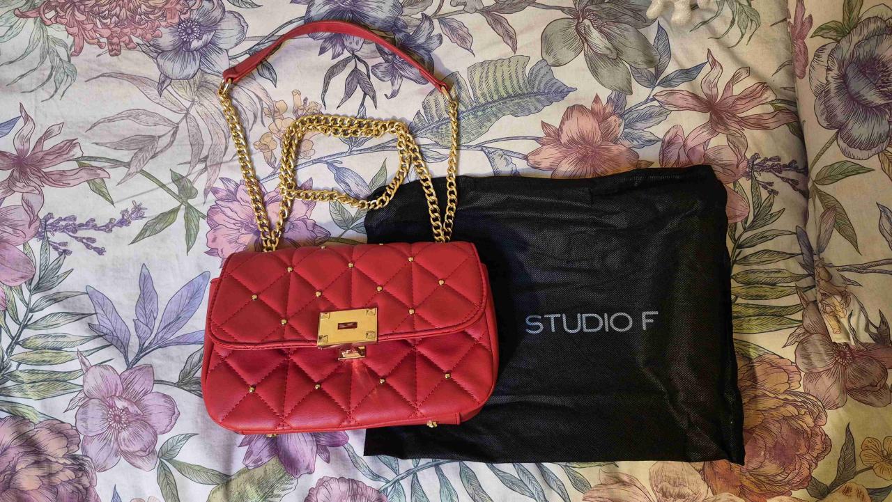 Cartera roja Studio F