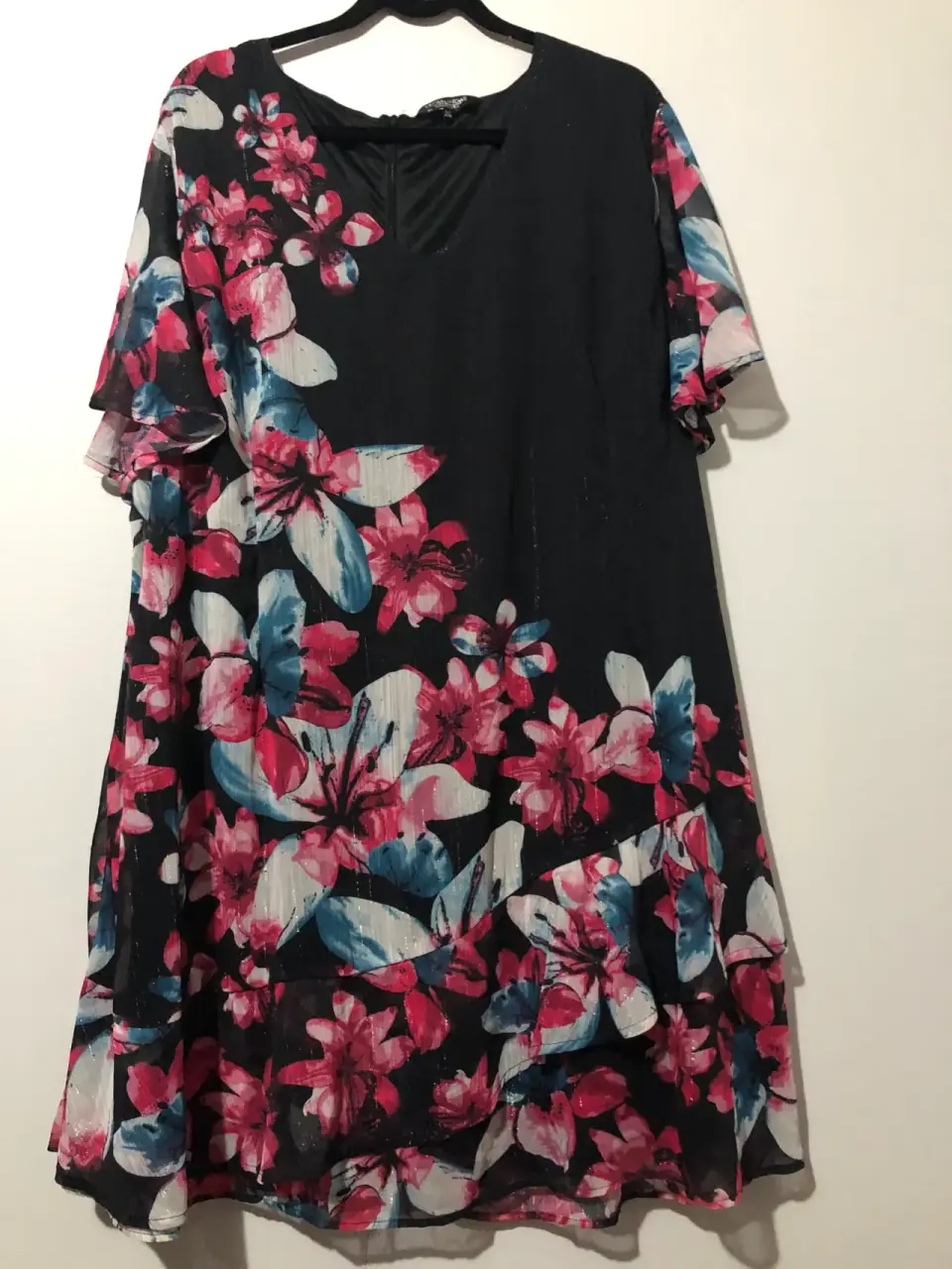 Vestido floral negro y rosado