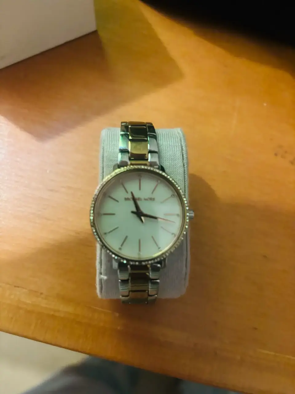 Reloj y pulsera dorada - miniatura 4