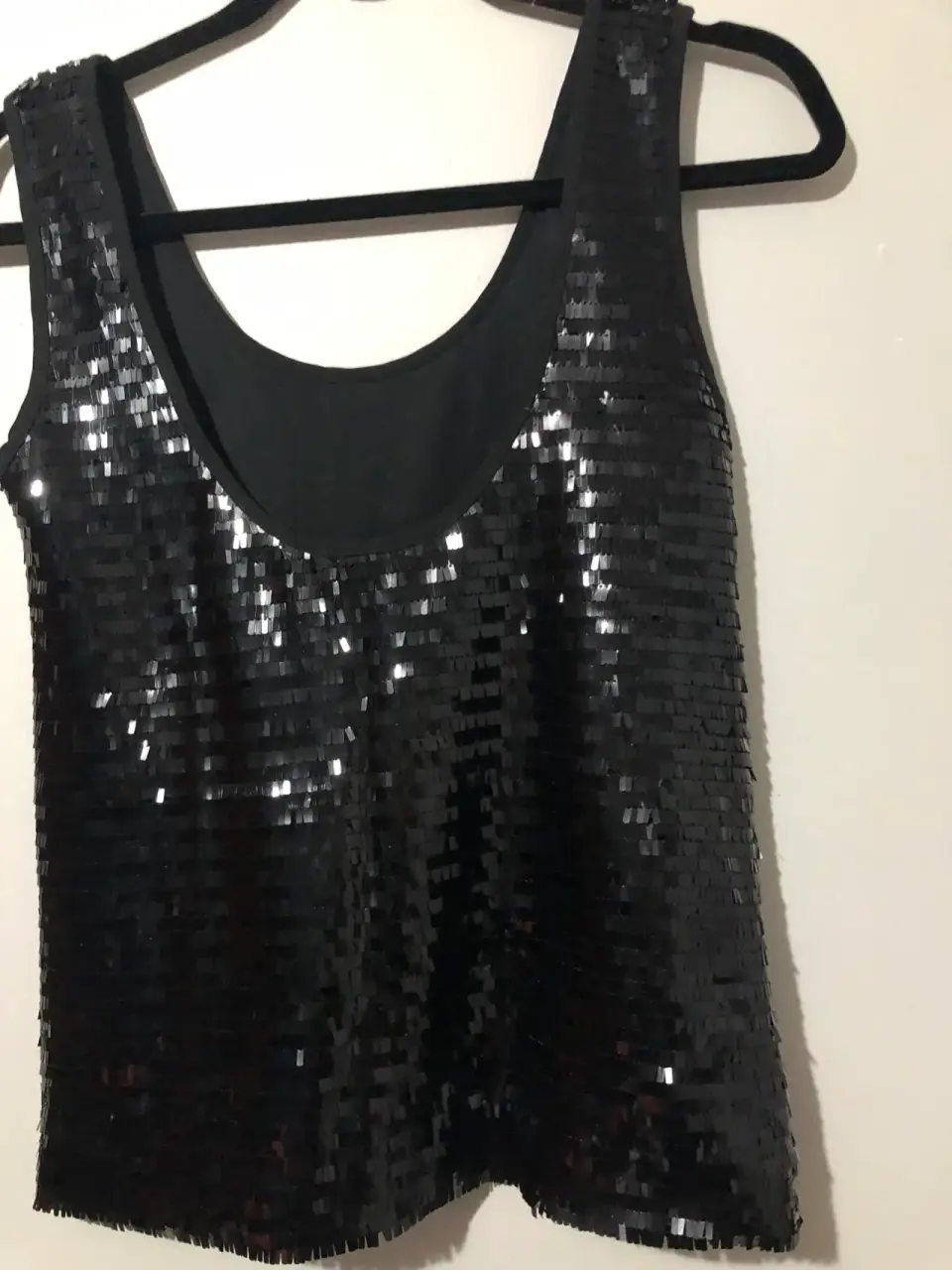 Top negro con lentejuelas - miniatura 2