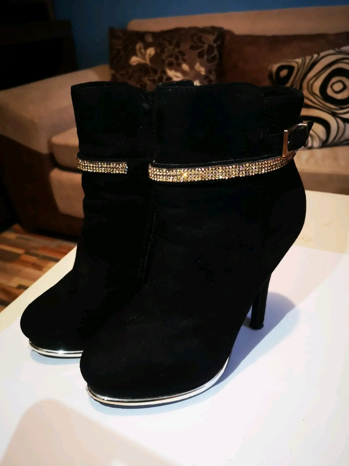 Botines negros con detalles brillantes - miniatura 1