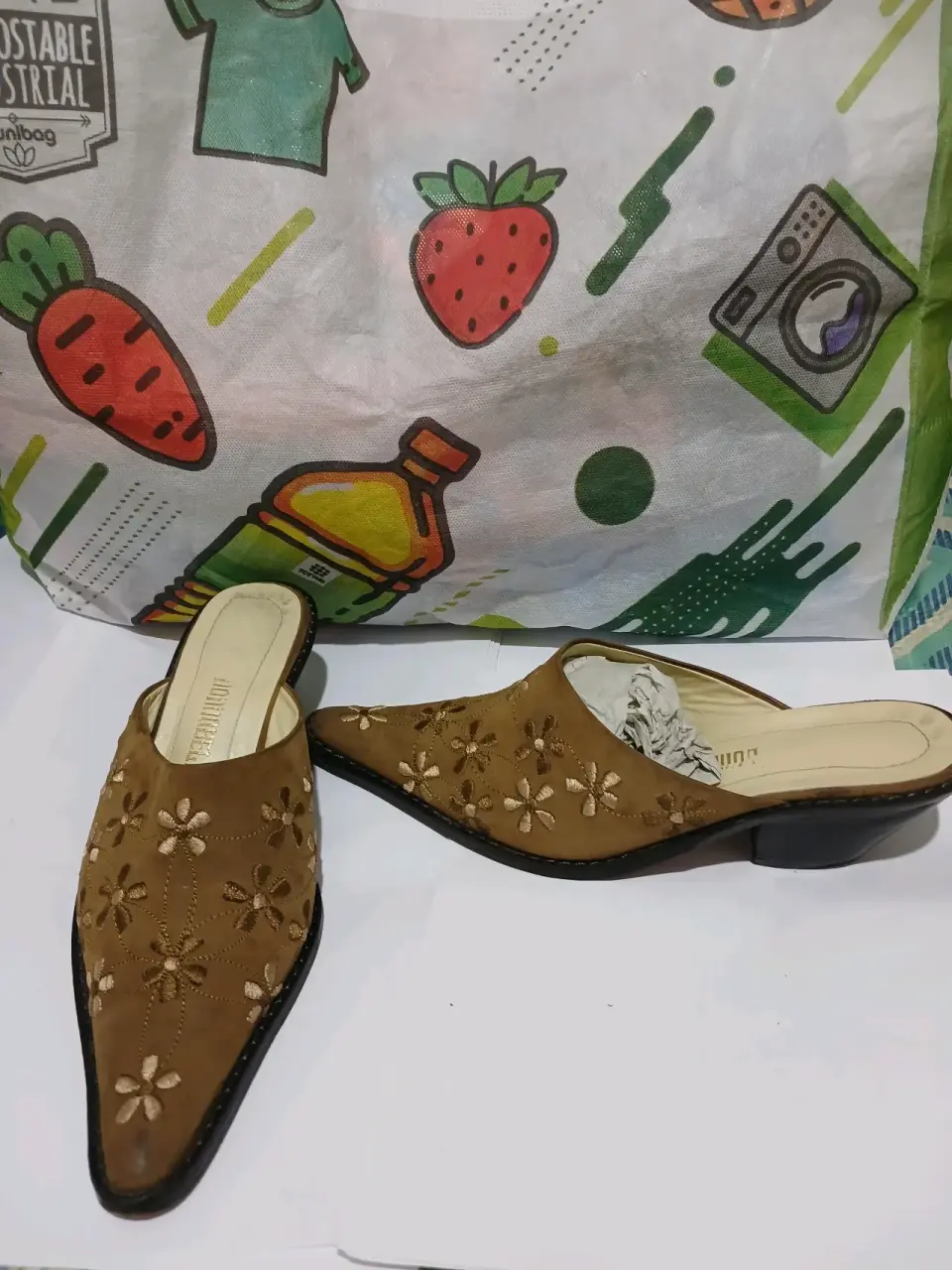 Zapatos de cuero bordadas marrones - miniatura 2