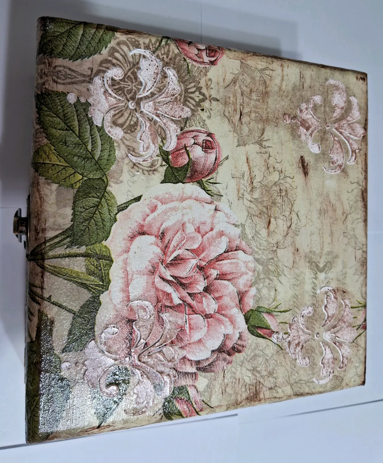 Caja decorativa con flores - miniatura 4