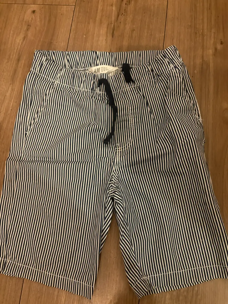 Shorts de rayas azul y blanco