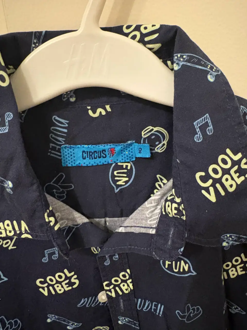 Camisa azul infantil con estampado - miniatura 2