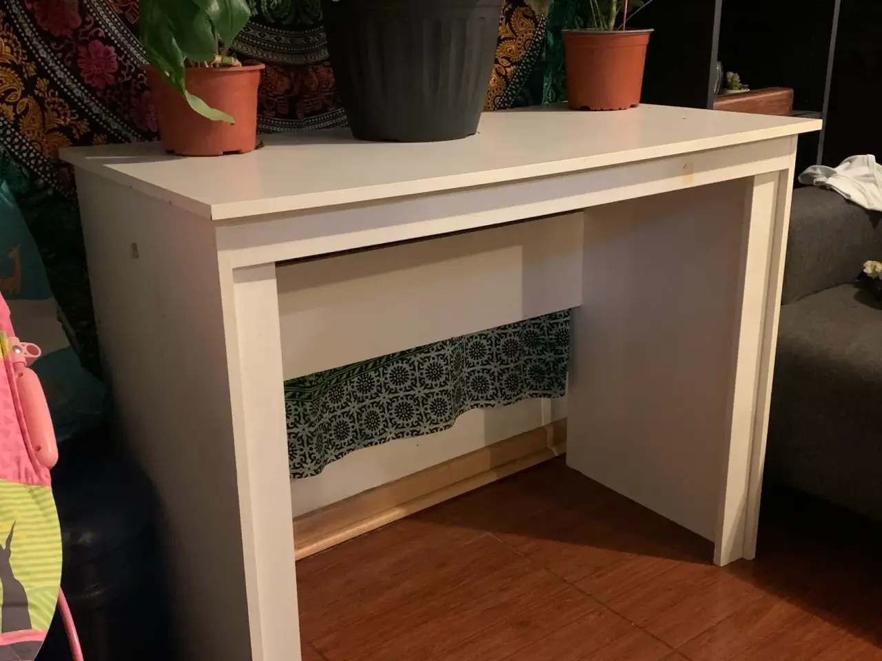 Mesa blanca decorativa CÍC - miniatura 3