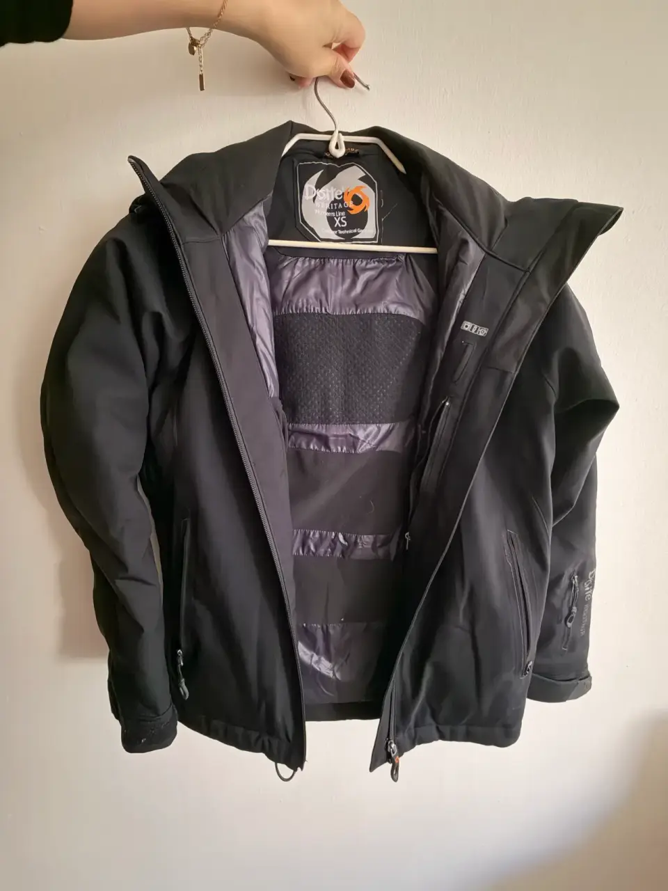 Chaqueta negra marca Doite con capucha XS - miniatura 1