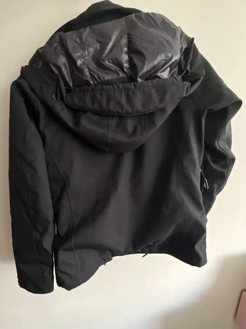 Chaqueta negra marca Doite con capucha XS - miniatura 2