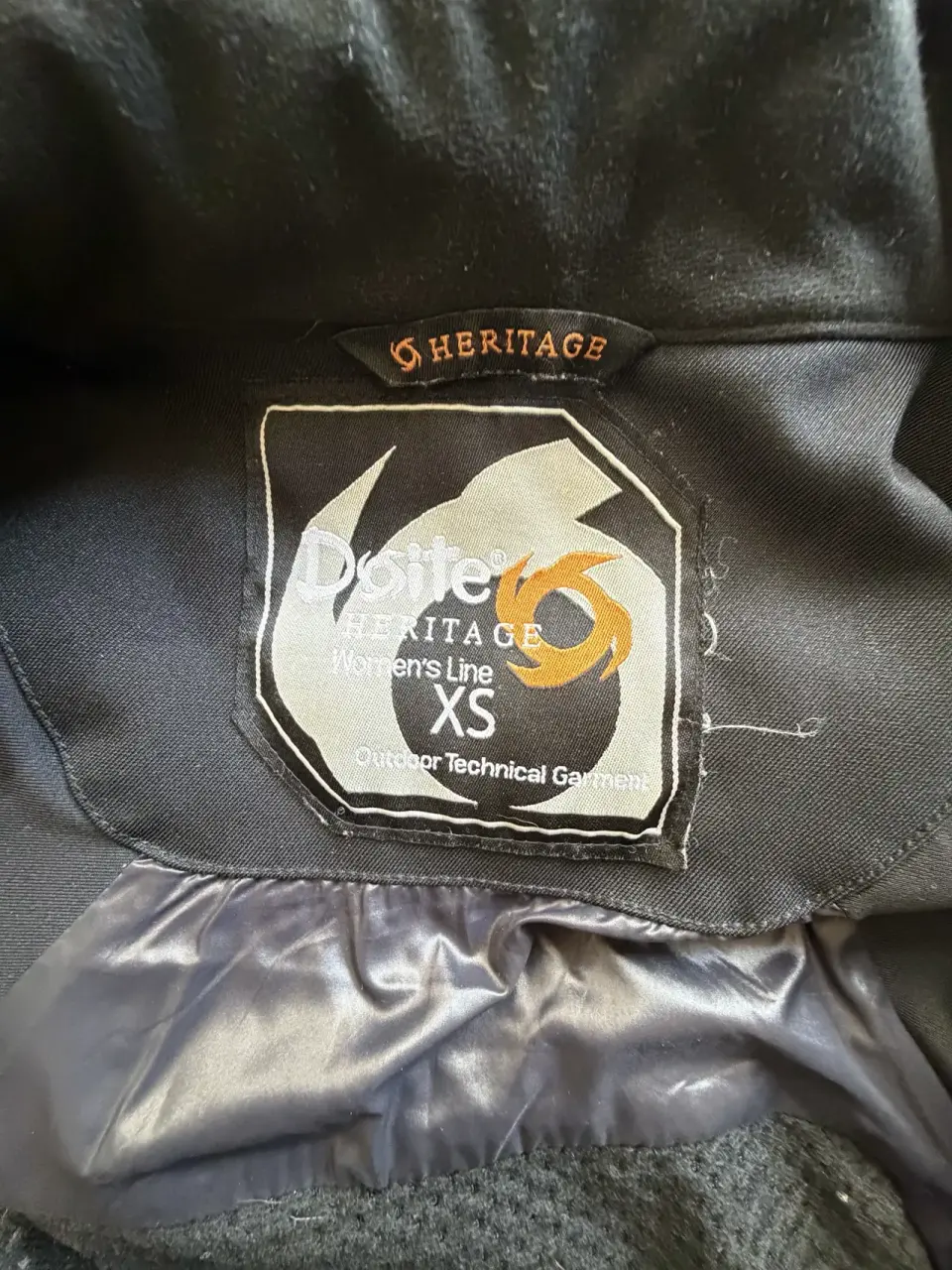 Chaqueta negra marca Doite con capucha XS - miniatura 3