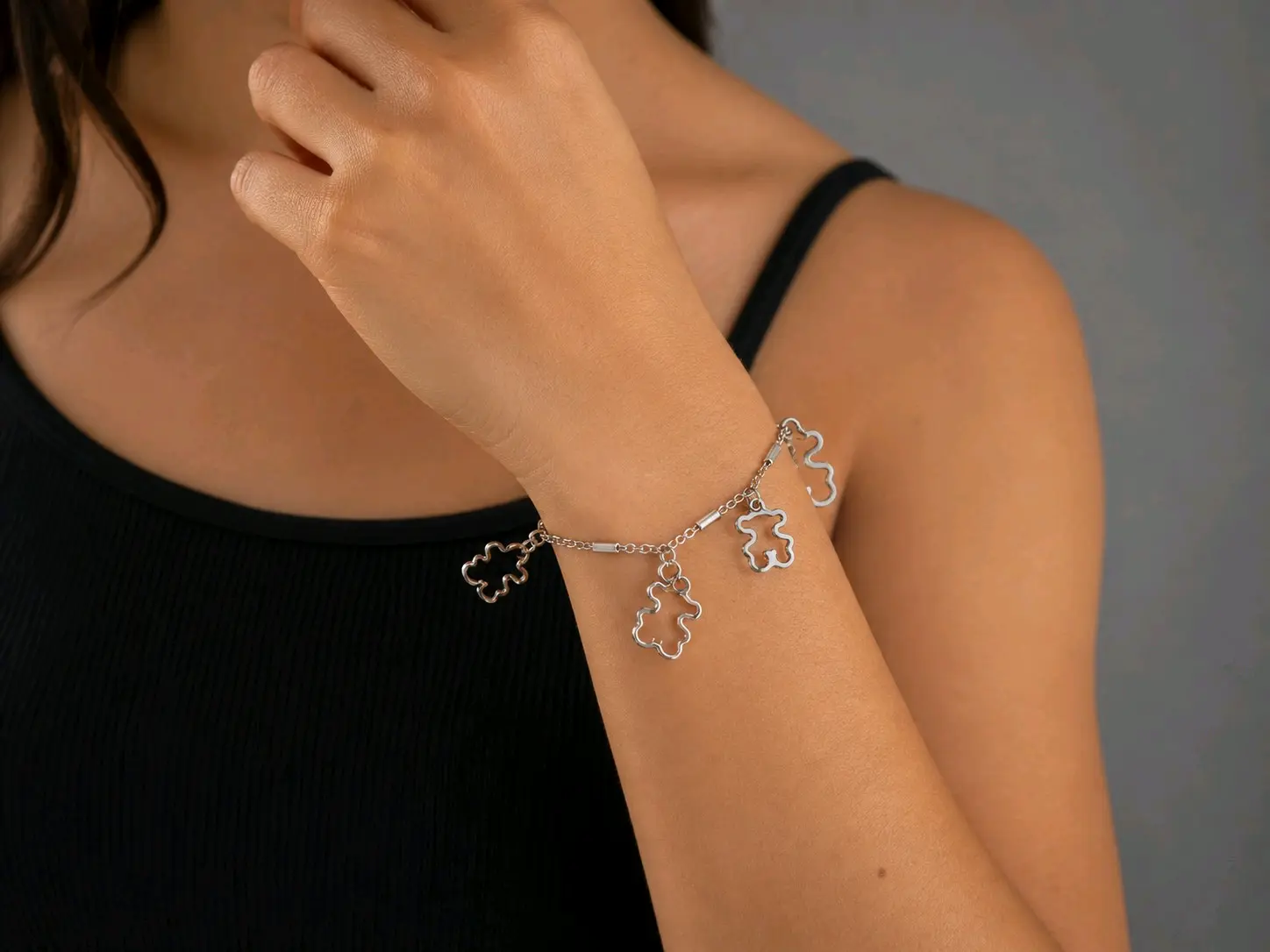 Pulsera plateada con colgantes - miniatura 2