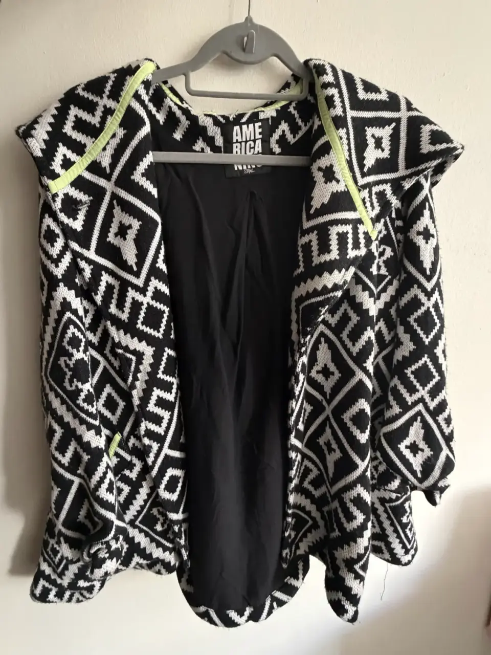Chaqueta Americanino étnica negra con diseño