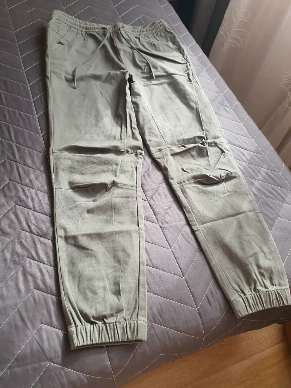 Pantalones cargo verde oliva - miniatura 1
