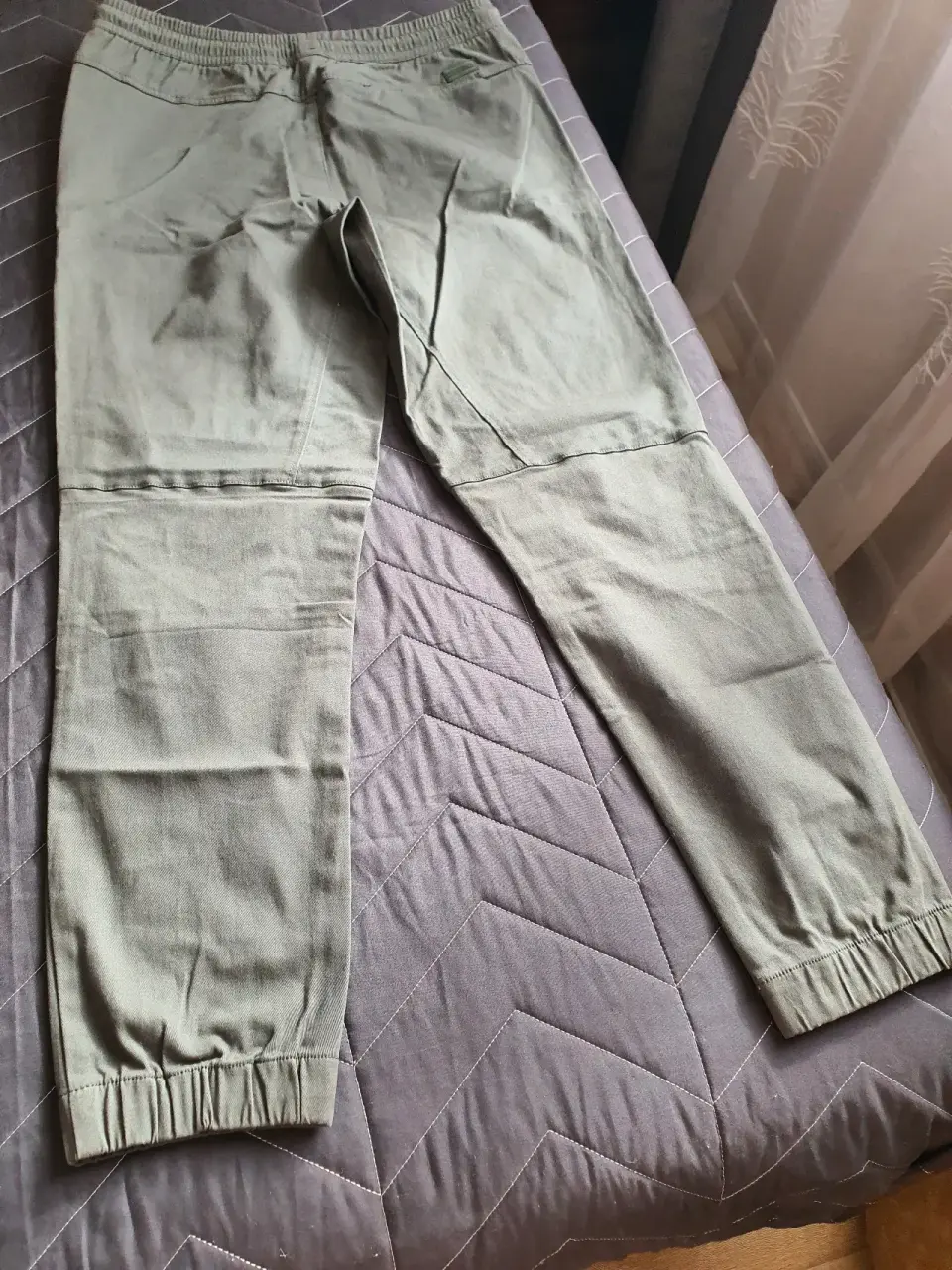 Pantalones cargo verde oliva - miniatura 2
