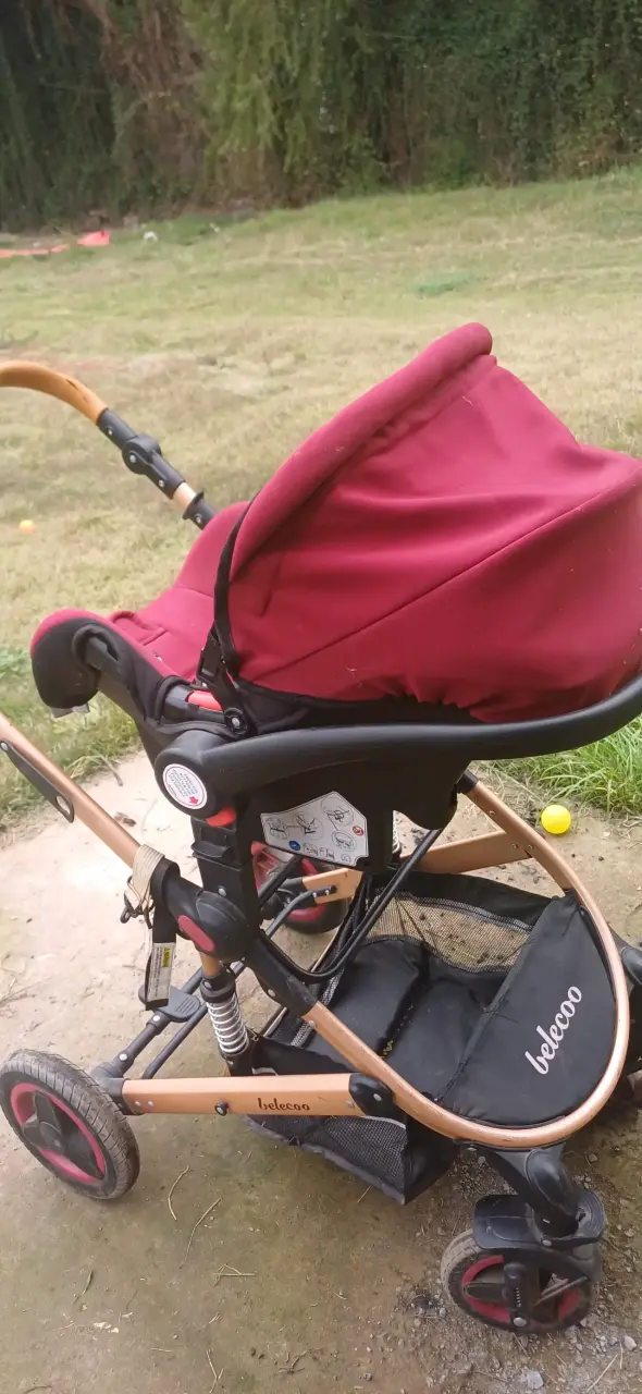 Coche de bebé rojo moderno - miniatura 3